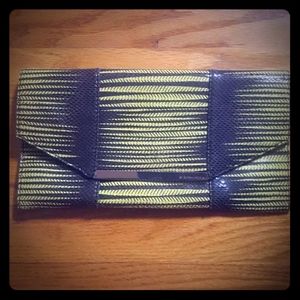 💚 BCBG Max Azria Lime Dark Green Snakeskin Clutch